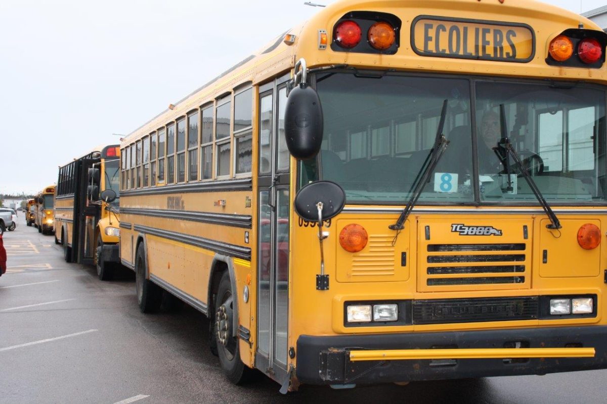 Le port du gilet jaune obligatoire pour les scolaires sur le réseau Coralie  CCA - Le Meur Bus & Cars